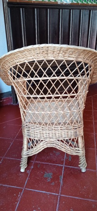 Sillón de mimbre beig