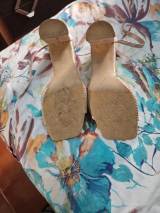 Sandalias doradas nudo tacón