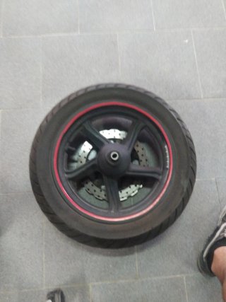 Rueda Kymco Superdink 125