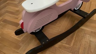 Balancín Moto Madera Rosa Chindhome