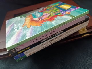 Lote 5 libros xuvenís en galego