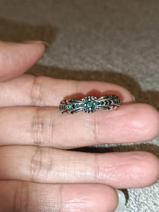 Anillo vintage con piedra verde