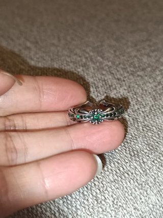 Anillo vintage con piedra verde