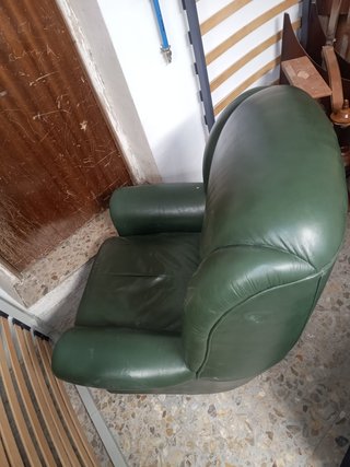 Sillón retro de piel verde