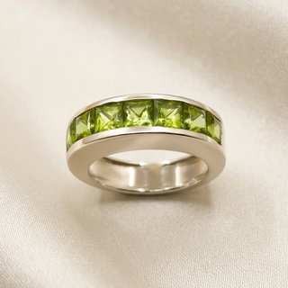 Anillo Oro 18k con Peridotos Talla Princesa