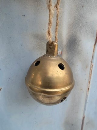 Cascabel de bronce antiguo