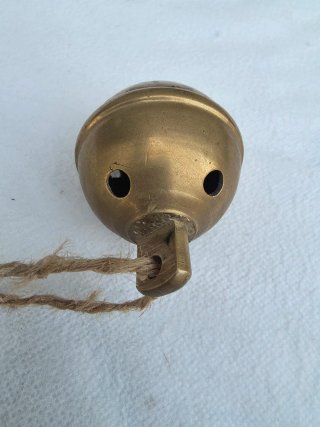 Cascabel de bronce antiguo