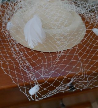Vestido y tocado blanco
