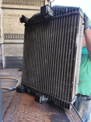Se vende Radiador Camión Mercedes