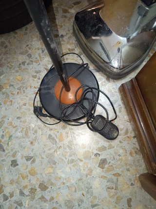 Lámpara de pie metal y madera