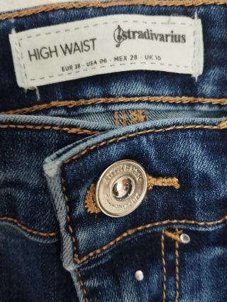 Pantalones vaqueros con brillos T38.STRADIVARIUS