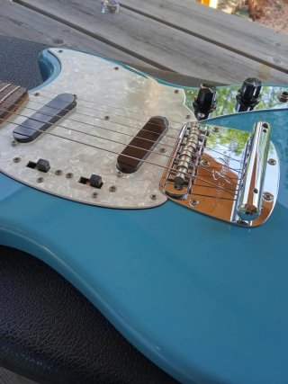 Fender Mustang CIJ Edición CBL Azul