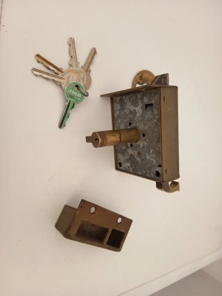 Cerradura exterior con llaves