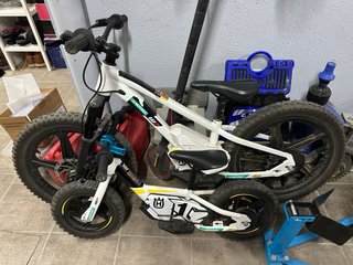 Moto Eléctrica Husqvarna Ee 1.20 Niños