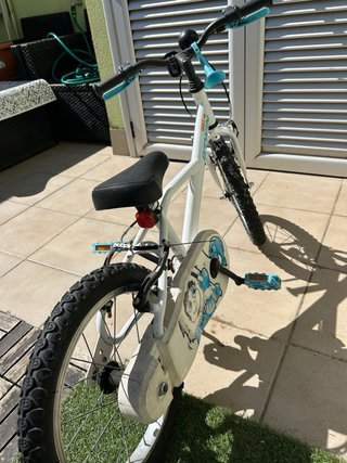Bicicleta infantil blanca