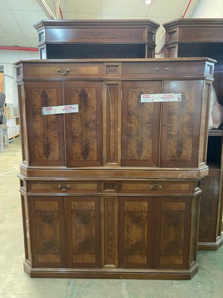 Aparador de madera con mármol