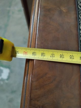 Aparador de madera con mármol
