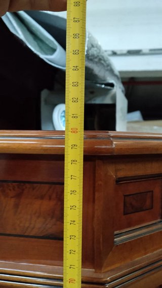 Aparador de madera con mármol