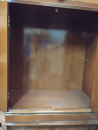 Aparador de madera con mármol