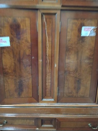 Aparador de madera con mármol
