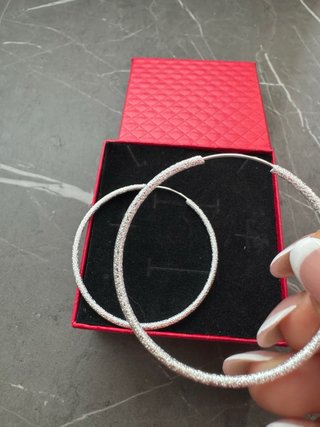 Orecchini a cerchio placcati argento satinati