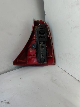 Piloto trasero izquierdo Renault Clio II 2001