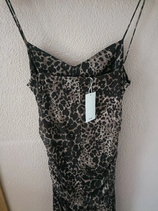 Vestido tirantes estampado leopardo.