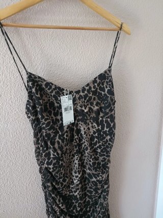 Vestido tirantes estampado leopardo.