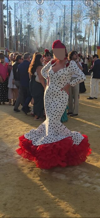 Traje de flamenca blanco y rojo