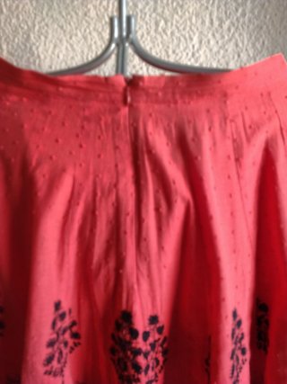 Falda fiesta niña naranja- bordados negros. Nueva.