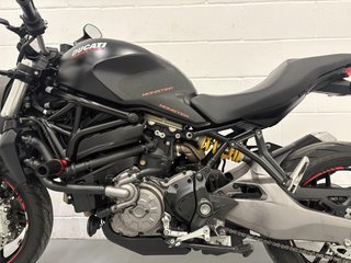 DUCATI MONTER 821