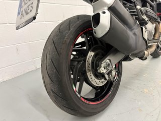 DUCATI MONTER 821