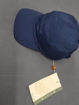 Gorras Beretta Negra y Azul, nuevas, con etiquetas