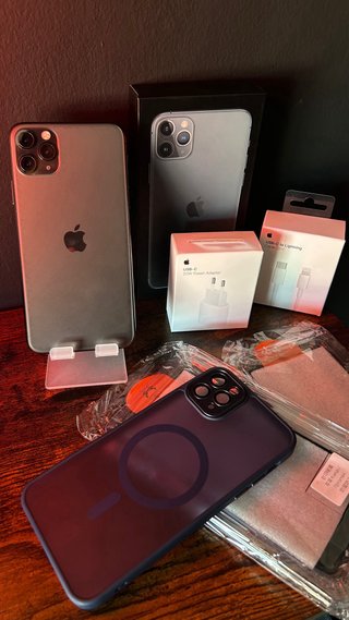 iPhone 11 Pro Max 256GB 100% batería + accesorios