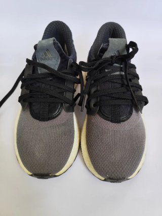 Zapatillas Adidas Negras y Grises