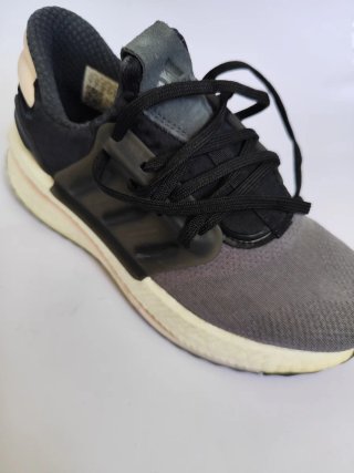 Zapatillas Adidas Negras y Grises
