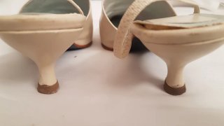 Zapatos de tacón color marfil. Talla 37.