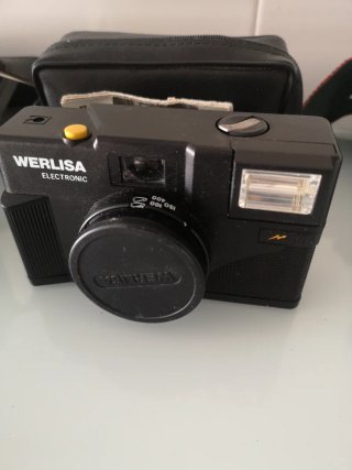 Lote 3 Cámaras Fotográficas: Halina, Vilia, Werlis