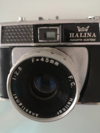 Lote 3 Cámaras Fotográficas: Halina, Vilia, Werlis
