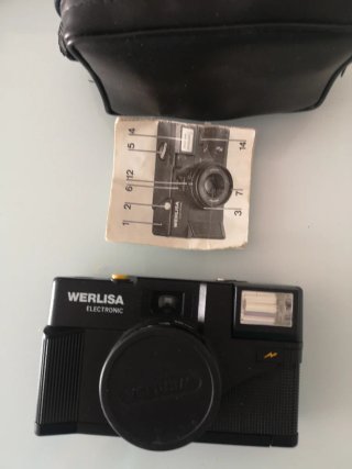 Lote 3 Cámaras Fotográficas: Halina, Vilia, Werlis
