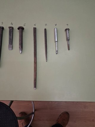 Cortafrios y punteros de metal