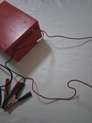 Cargador Baterías Titan 8 12V-4A