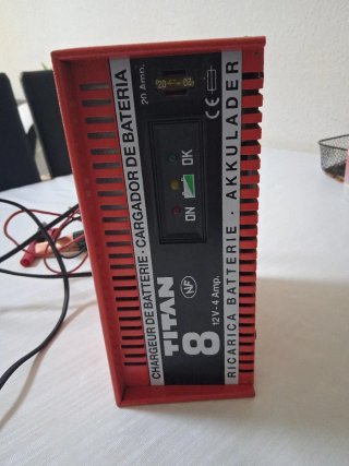 Cargador Baterías Titan 8 12V-4A