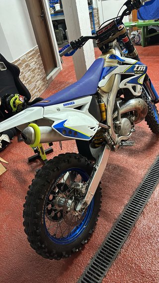 Moto TM 250 Enduro Azul y Blanca