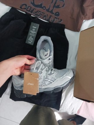 Asics Gel NYC Plata y Negro