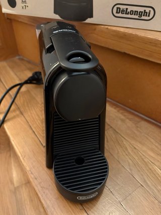 Cafetera Nespresso Essenza Mini DeLonghi