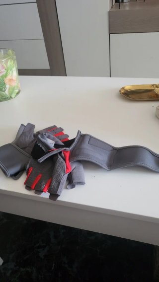 Guantes grises y rojos talla L