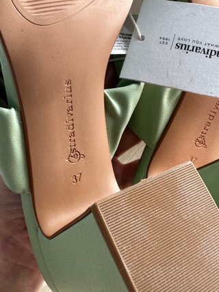Sandalias tacón verde Stradivarius talla 37