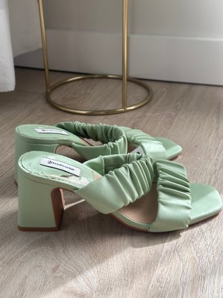 Sandalias tacón verde Stradivarius talla 37