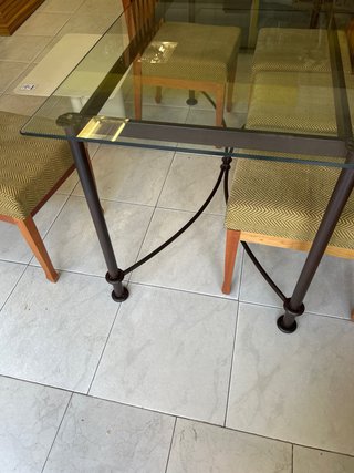 Mesa de comedor cristal y forja